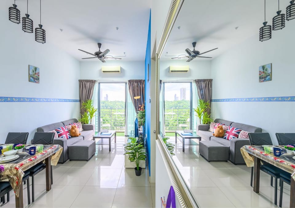 Living room, Seating area, Dining area, fireplace