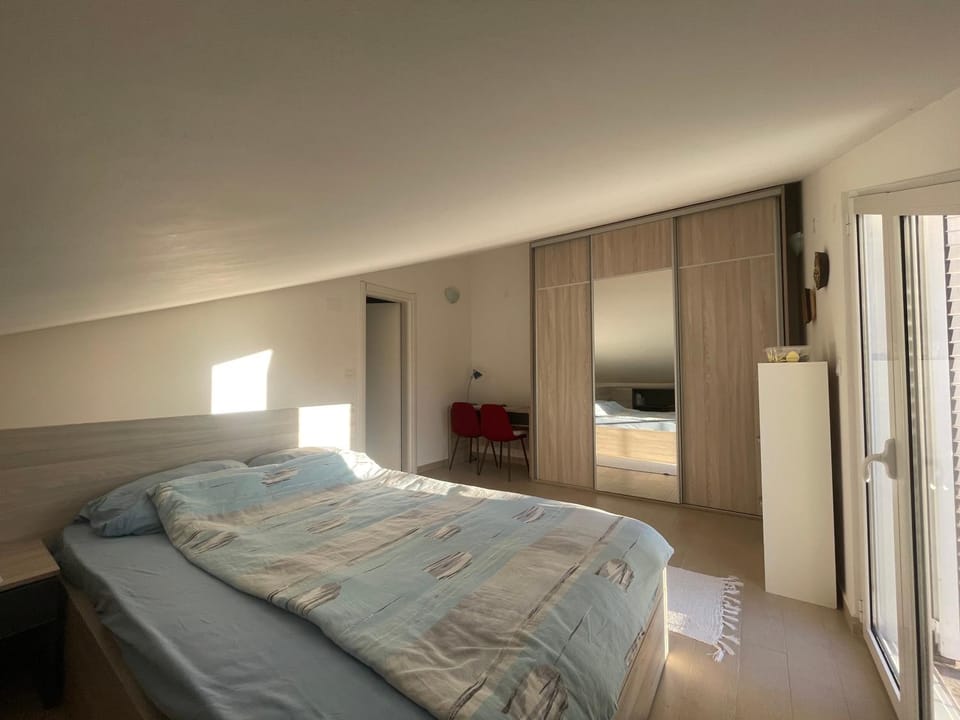Bed, Photo of the whole room, Bedroom, wardrobe