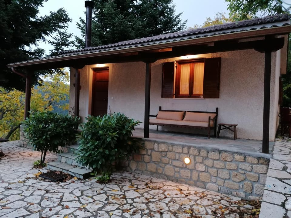 Ξενώνας Το Πατρικό House in Peloponnese Region