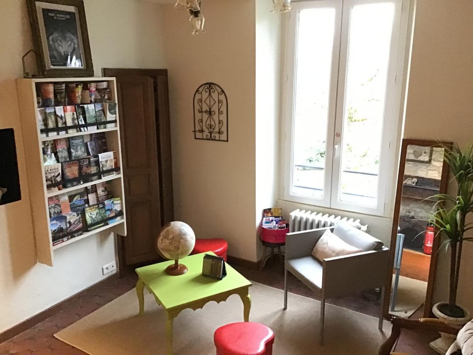 Library, Living room, Seating area