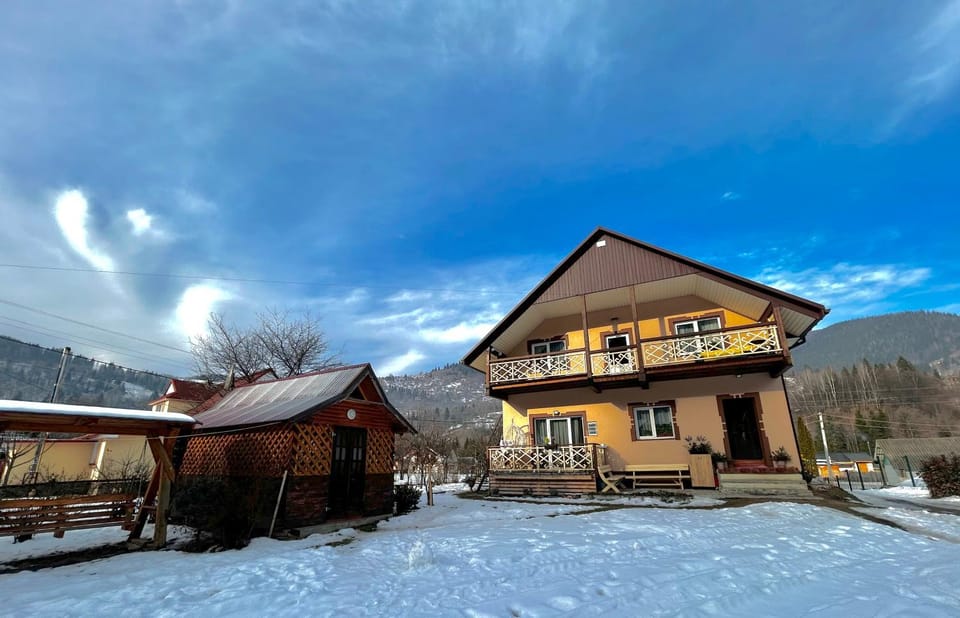 Апартаменти ІІ поверх в садибі Черемош House in Ukraine