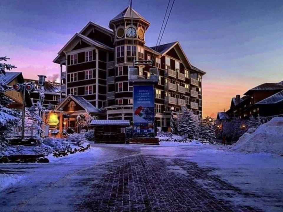 Property building, Winter, Street view
