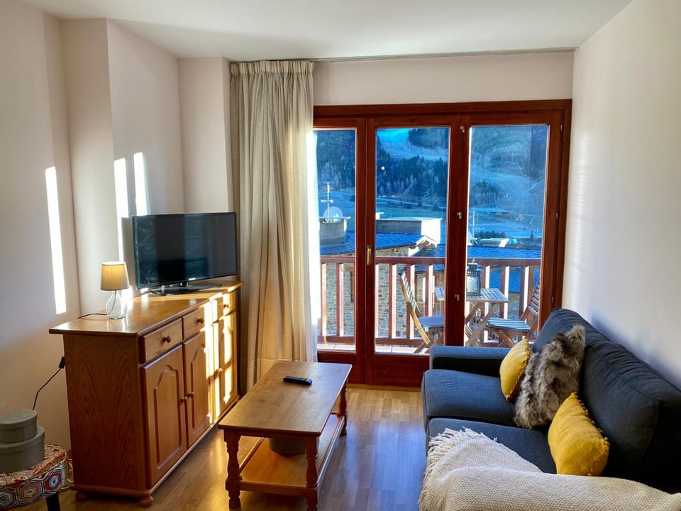 Living room, Mountain view