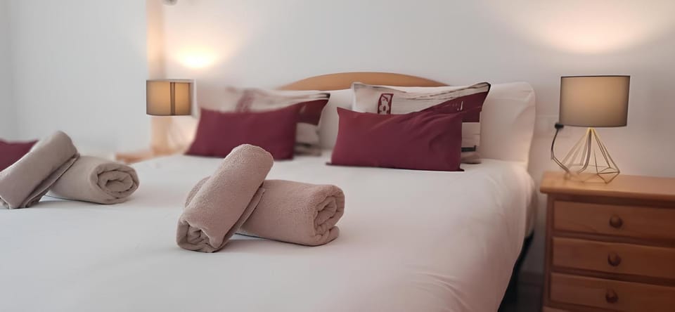 Bedroom, towels