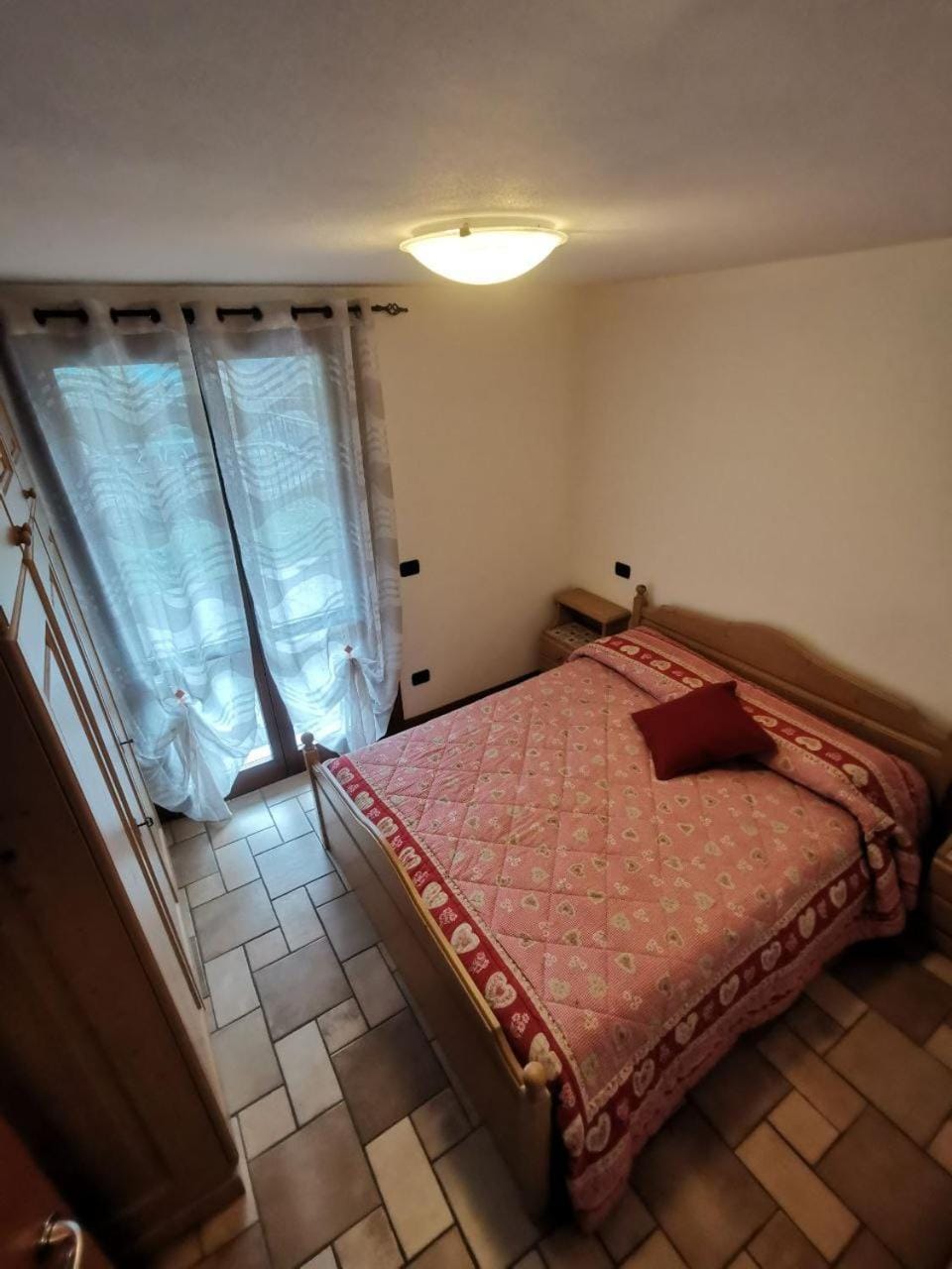 Bed, Bedroom, Garden view