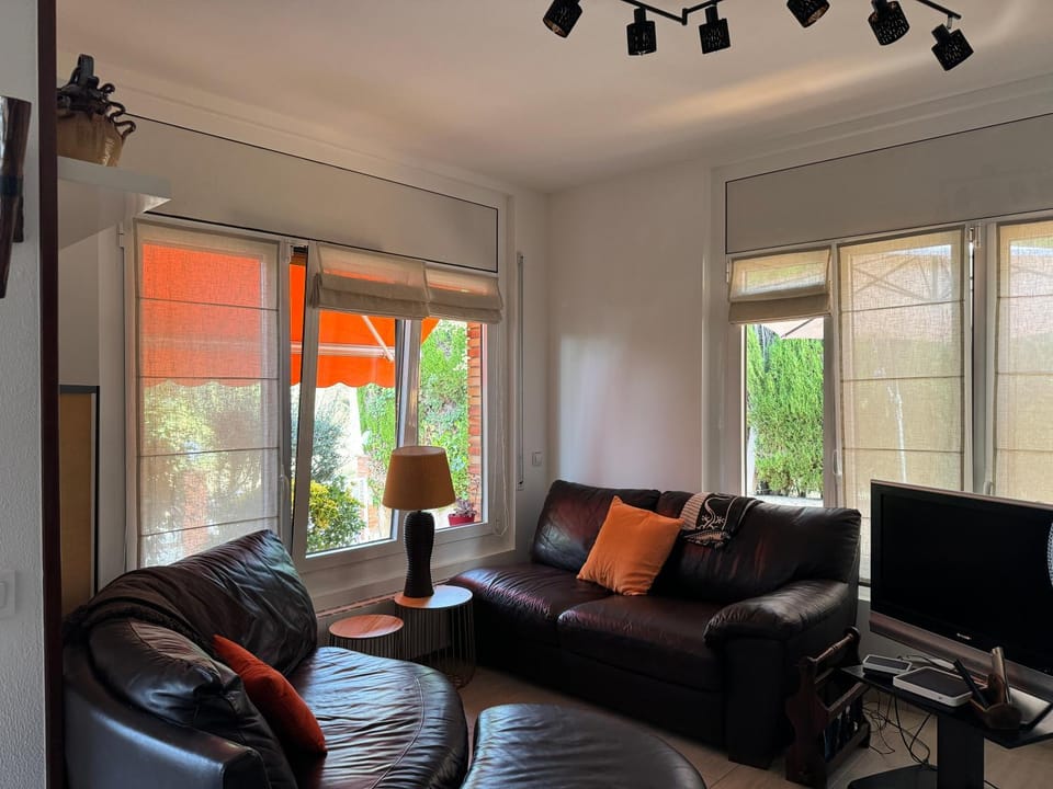 Living room, Garden view