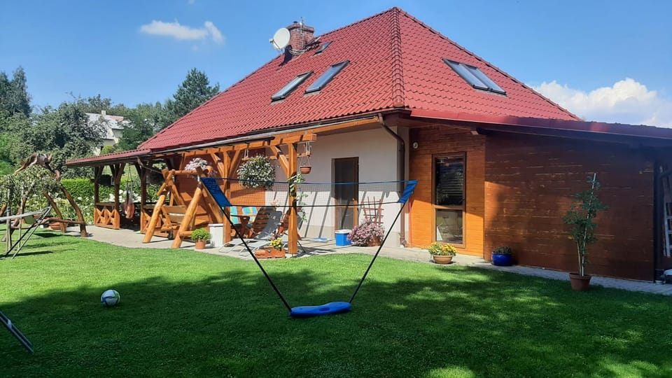 Apartament Hortensjowy Zakątek Apartment in Lower Silesian Voivodeship