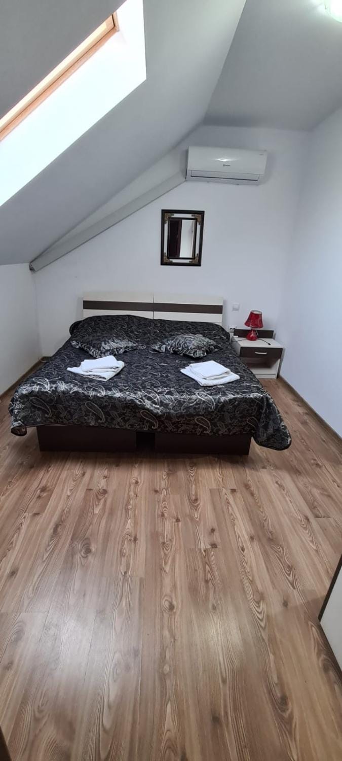 Bed, Bathroom, TV and multimedia, Photo of the whole room, Floor plan, Bedroom, air conditioner