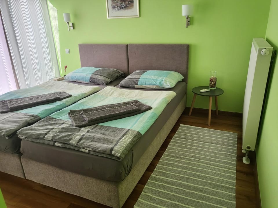 Bed, Photo of the whole room, Bedroom, towels