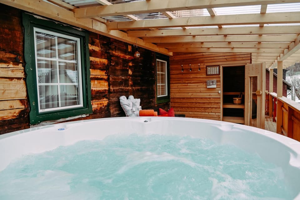 Hot Tub, Sauna