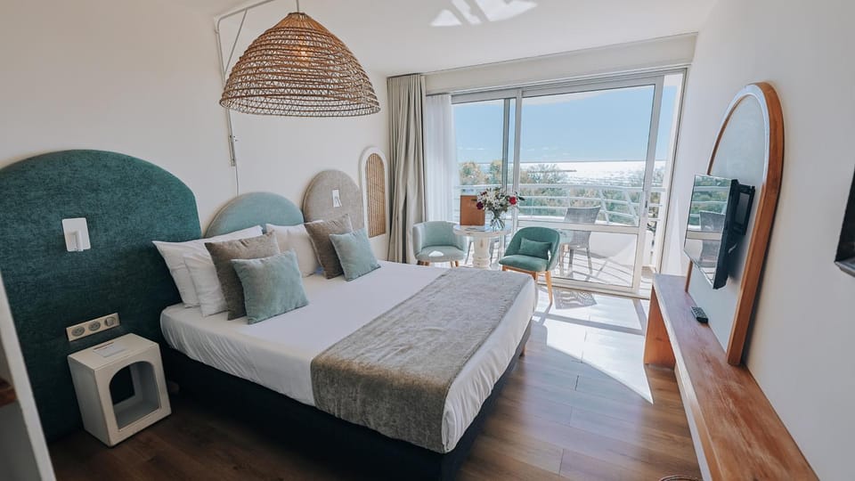 Bed, View (from property/room), Balcony/Terrace, Bedroom, Sea view