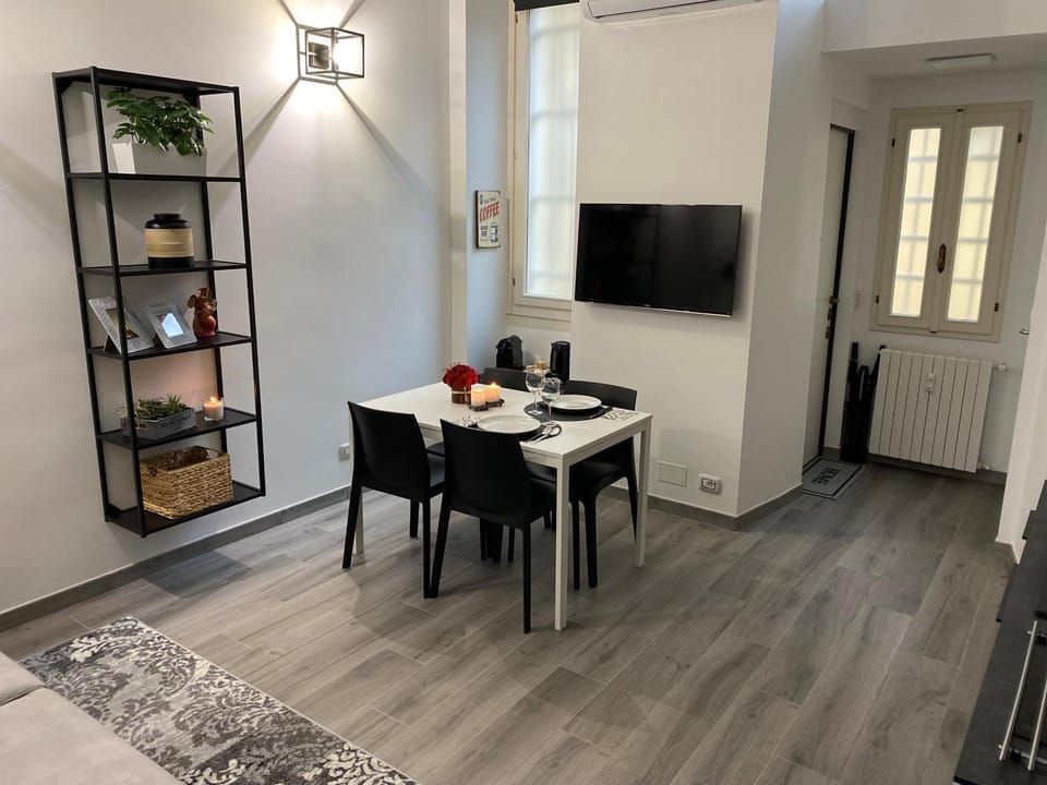 TV and multimedia, Seating area, Dining area