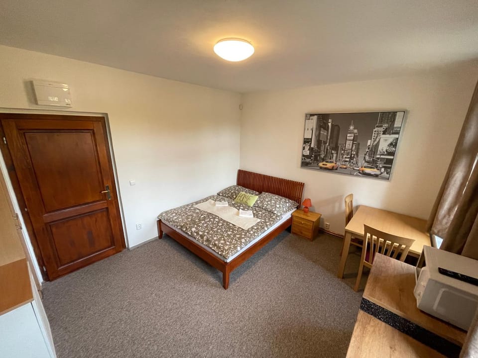 Photo of the whole room, Seating area, Bedroom