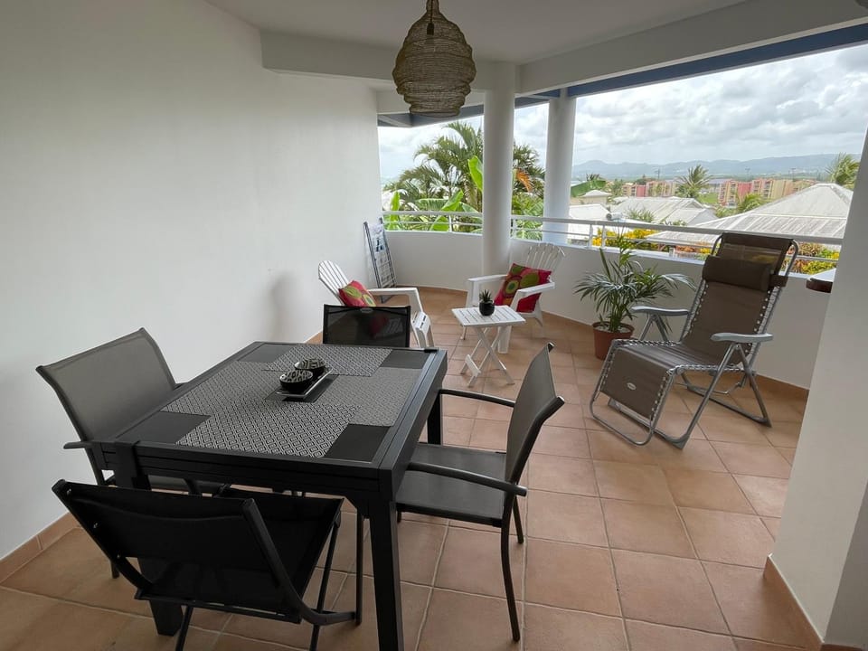 View (from property/room), Balcony/Terrace, Dining area