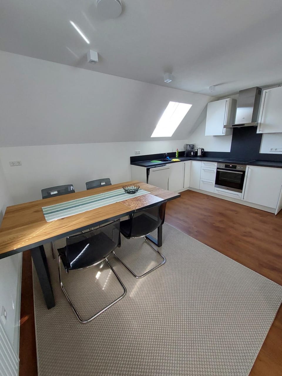 Kitchen or kitchenette, Living room, Seating area, Dining area