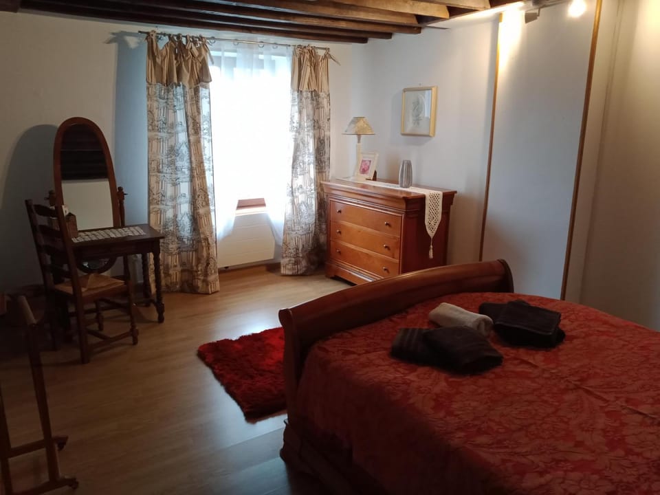 Bedroom, towels