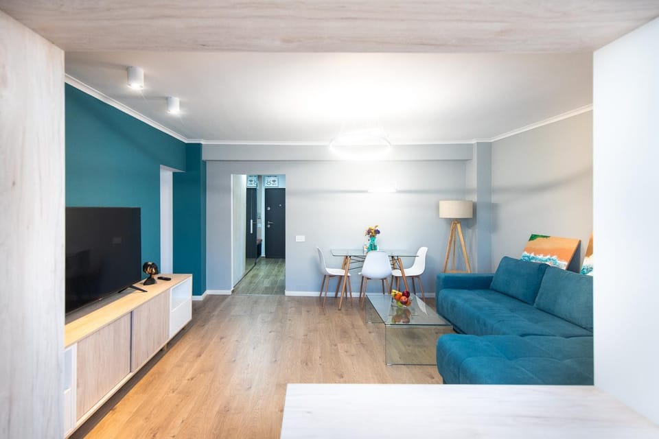 TV and multimedia, Living room, Seating area, Dining area