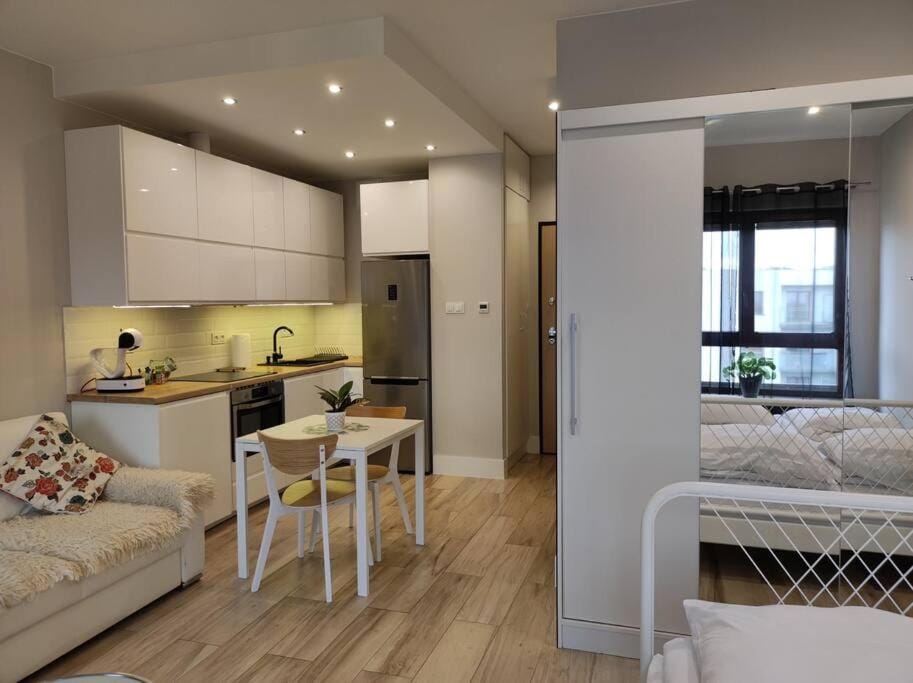 Kitchen or kitchenette, Living room, Seating area, Dining area