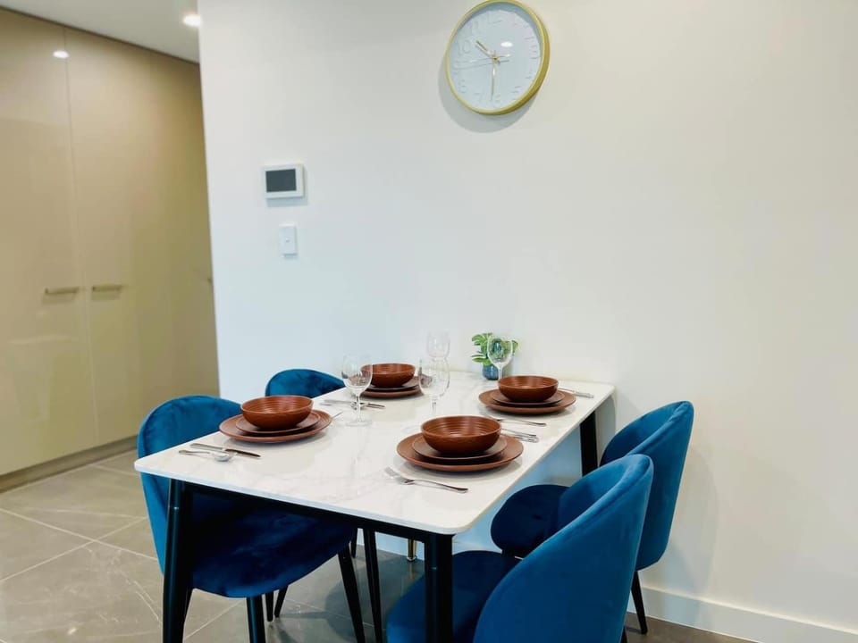 Macquarie Park high level 2bed 2bath with Study Gym & Pool Apartment in Sydney
