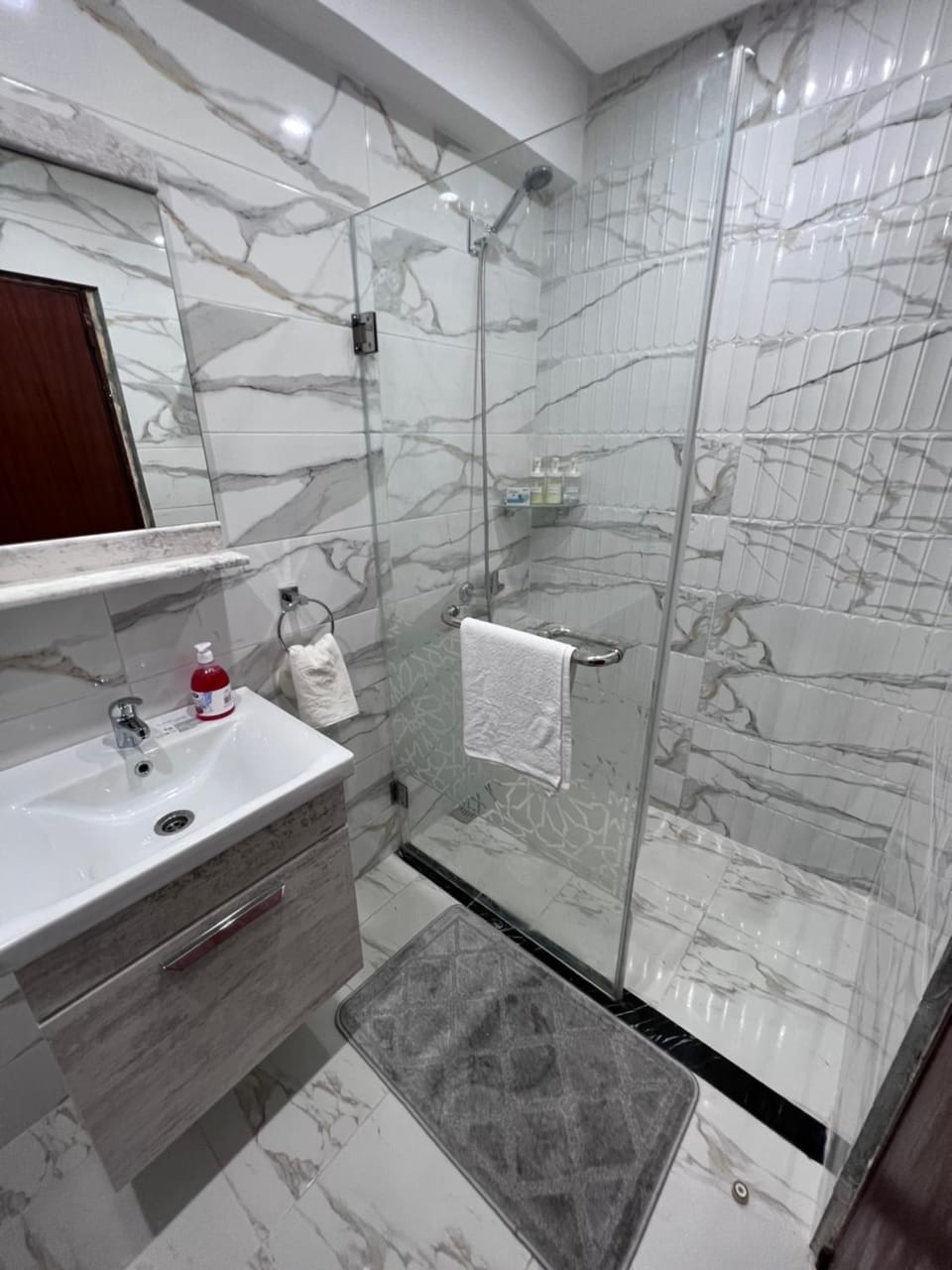 Shower, Bathroom, Bath, towels