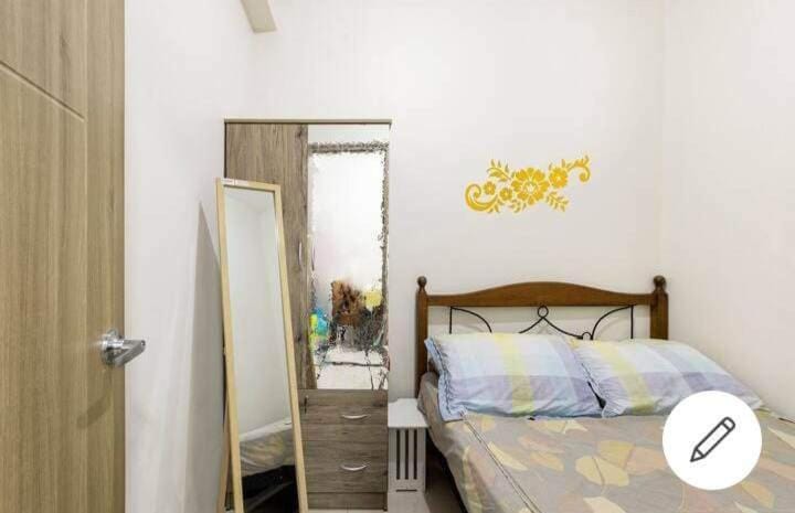 Lovely Condo 2-BR w/balcony in SM-Sucat, Paranaque Apartment in Las Pinas