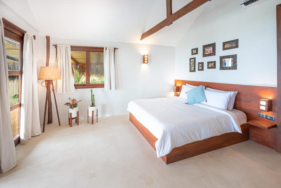 Photo of the whole room, Bedroom
