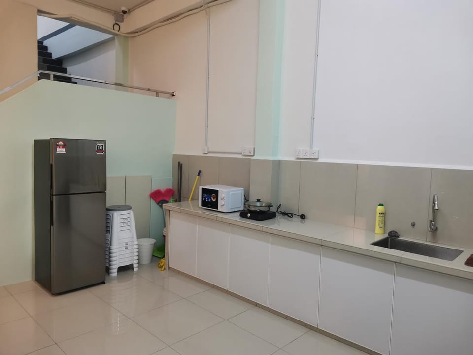 Kitchen or kitchenette, Communal kitchen