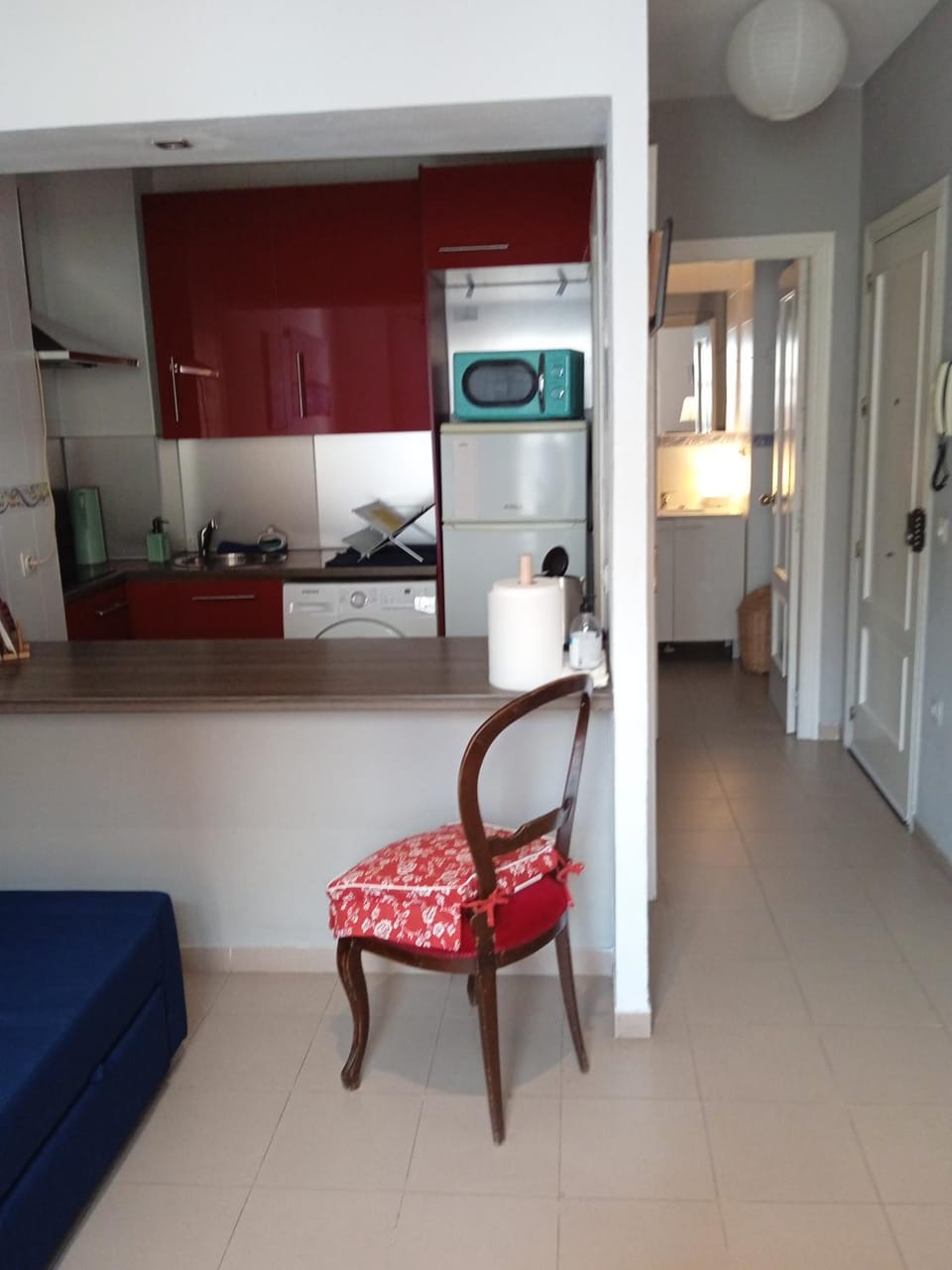 Apartamento casco antiguo exterior único en segunda planta en un edificio de de dos plantas Apartment in Seville