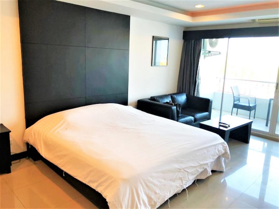 Seating area, Bedroom