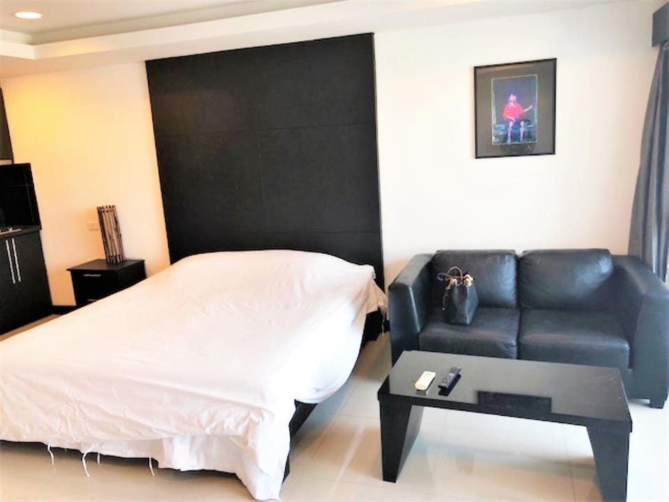 Seating area, Bedroom
