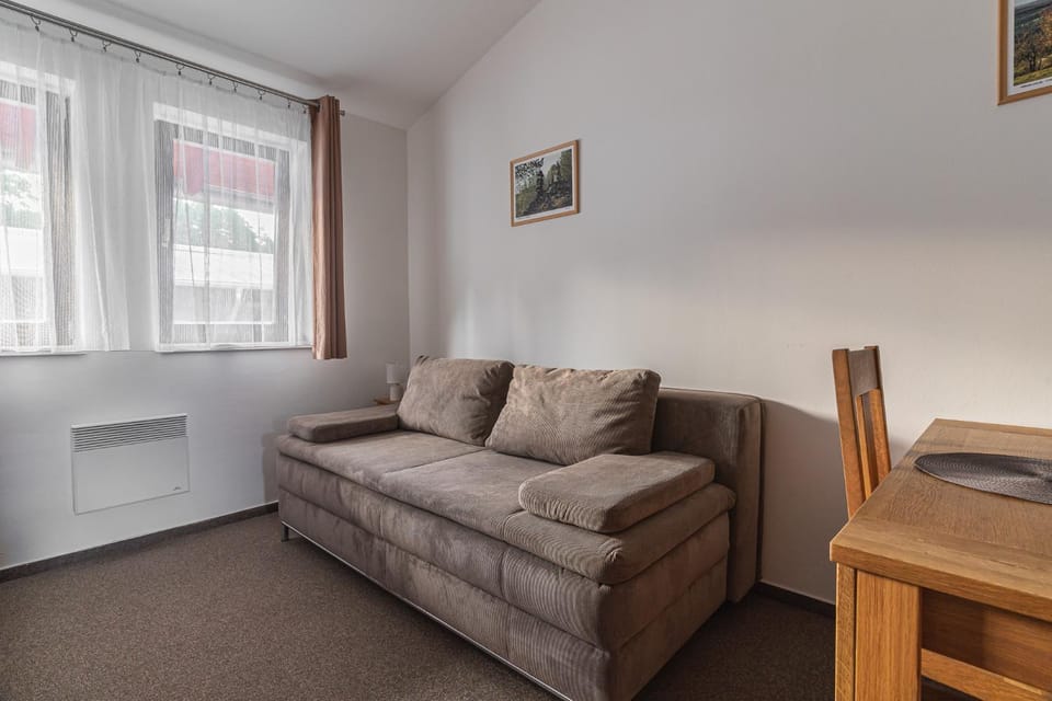 Bed, Living room, Seating area, internet
