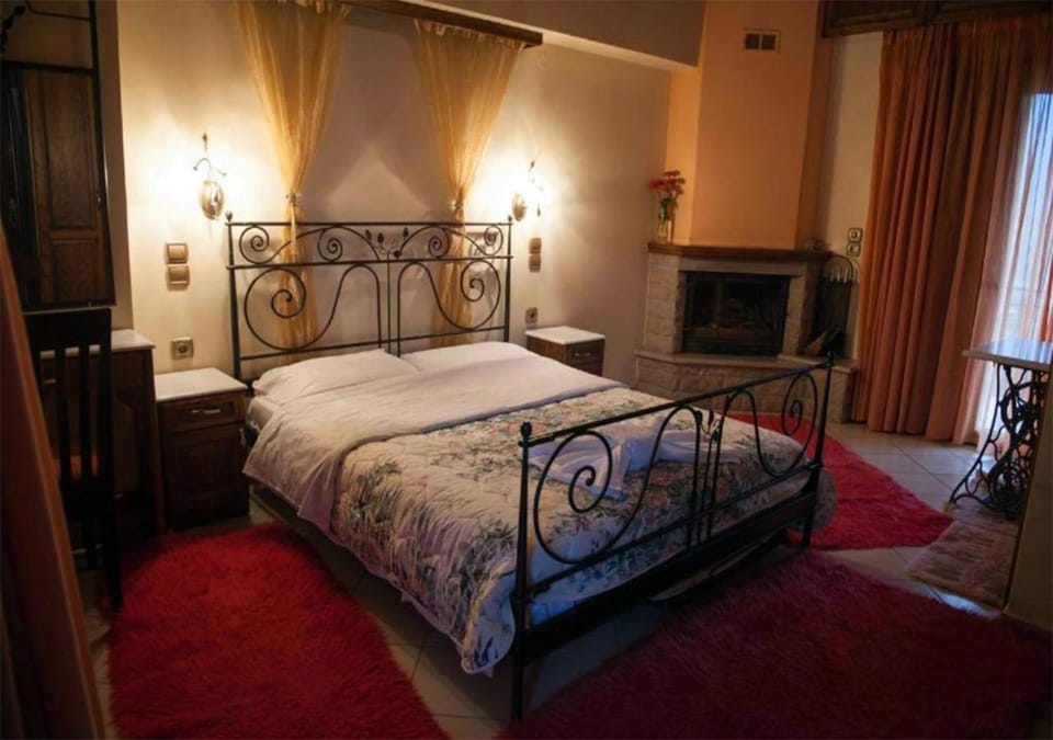 Bed, Photo of the whole room, Bedroom, fireplace, towels