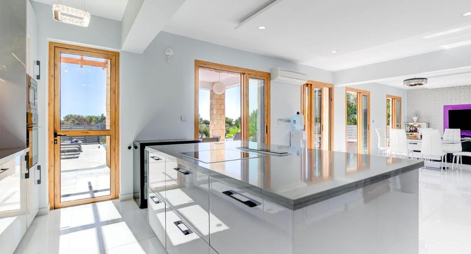 TV and multimedia, Kitchen or kitchenette, Living room, Other, Dining area