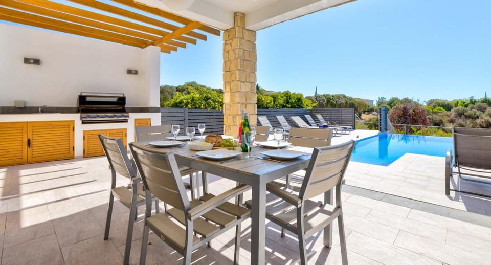 Patio, BBQ facilities, View (from property/room), Balcony/Terrace, Other, Dining area, Swimming pool, sunbed