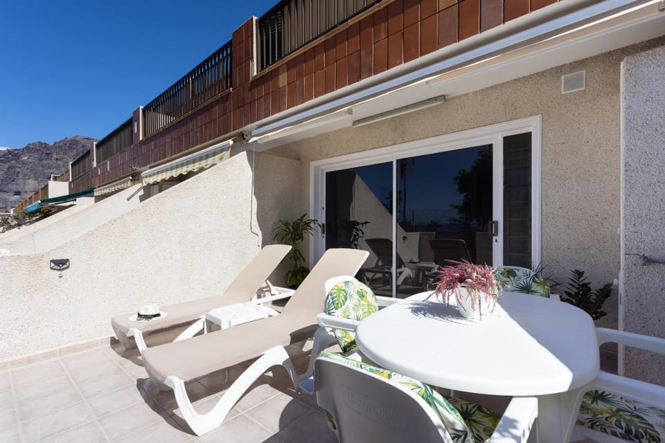 Balcony/Terrace, Dining area, Pool view
