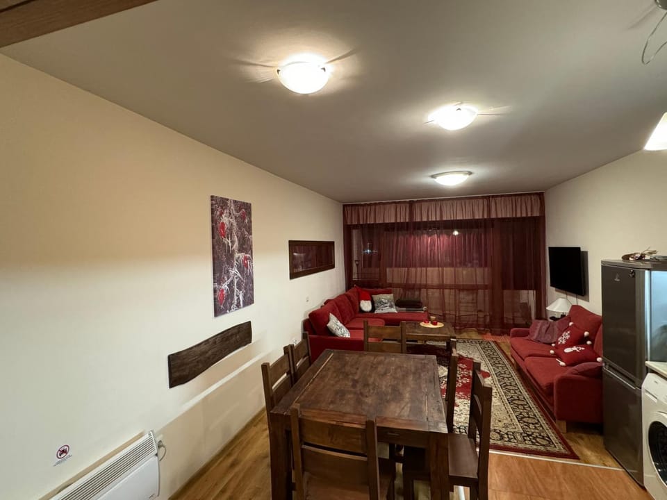 TV and multimedia, Kitchen or kitchenette, Living room, Seating area, Dining area