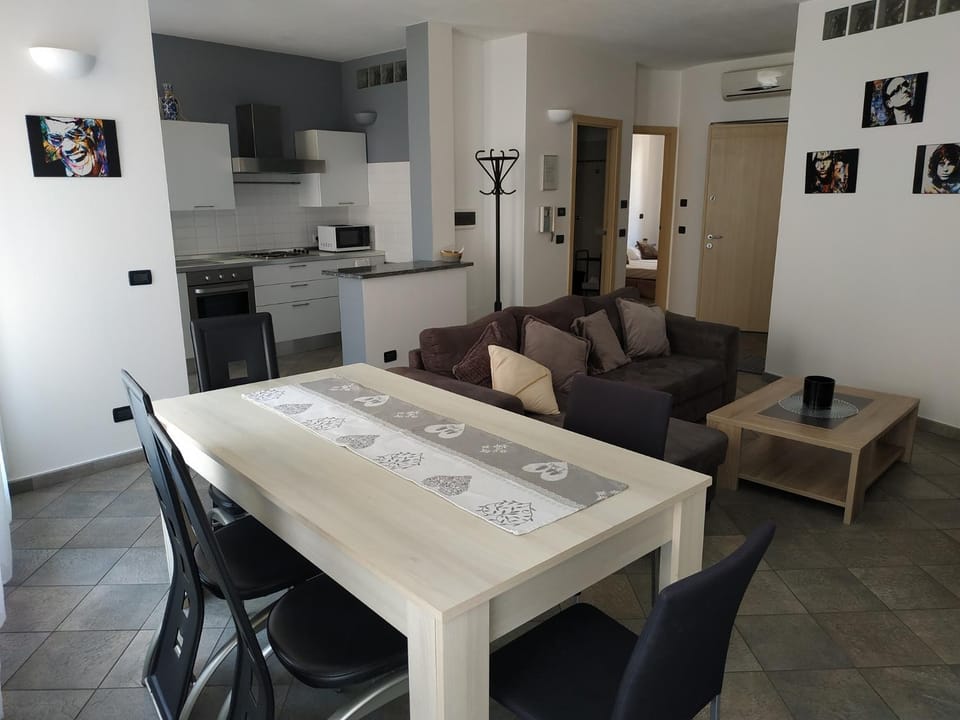 Living room, Dining area