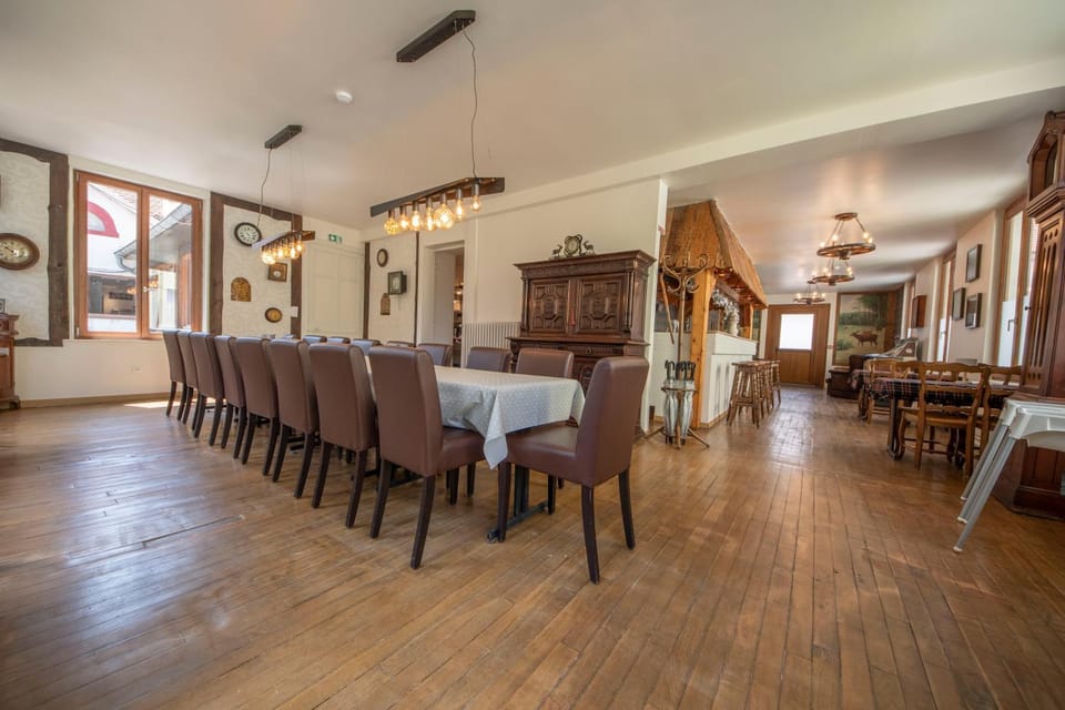 Seating area, Dining area
