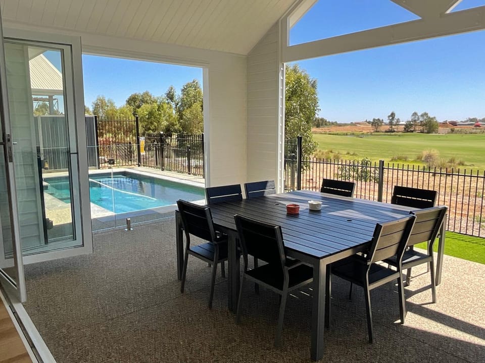 Dining area, Pool view