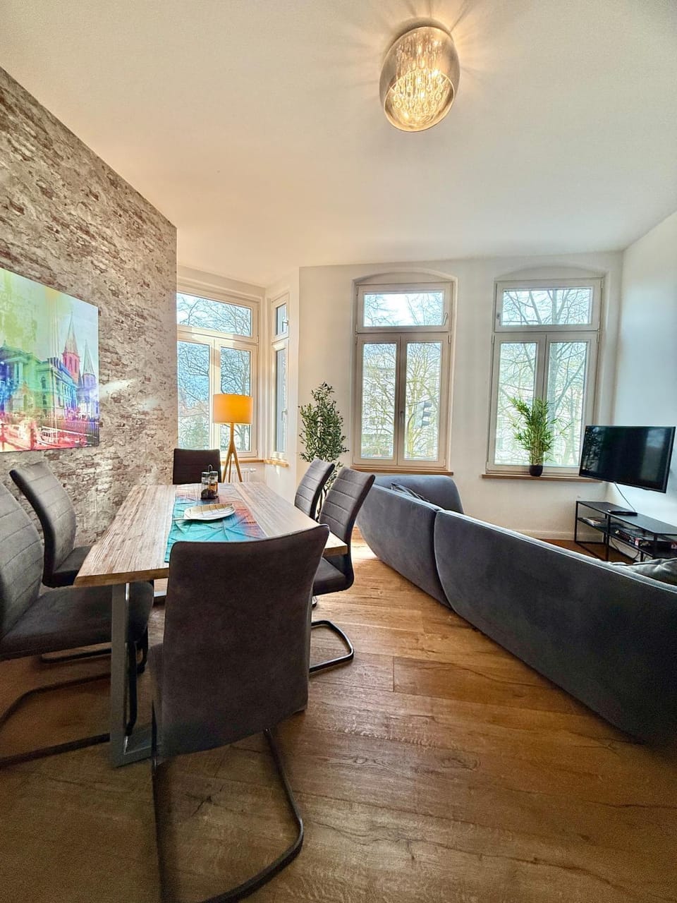 TV and multimedia, Living room, Dining area