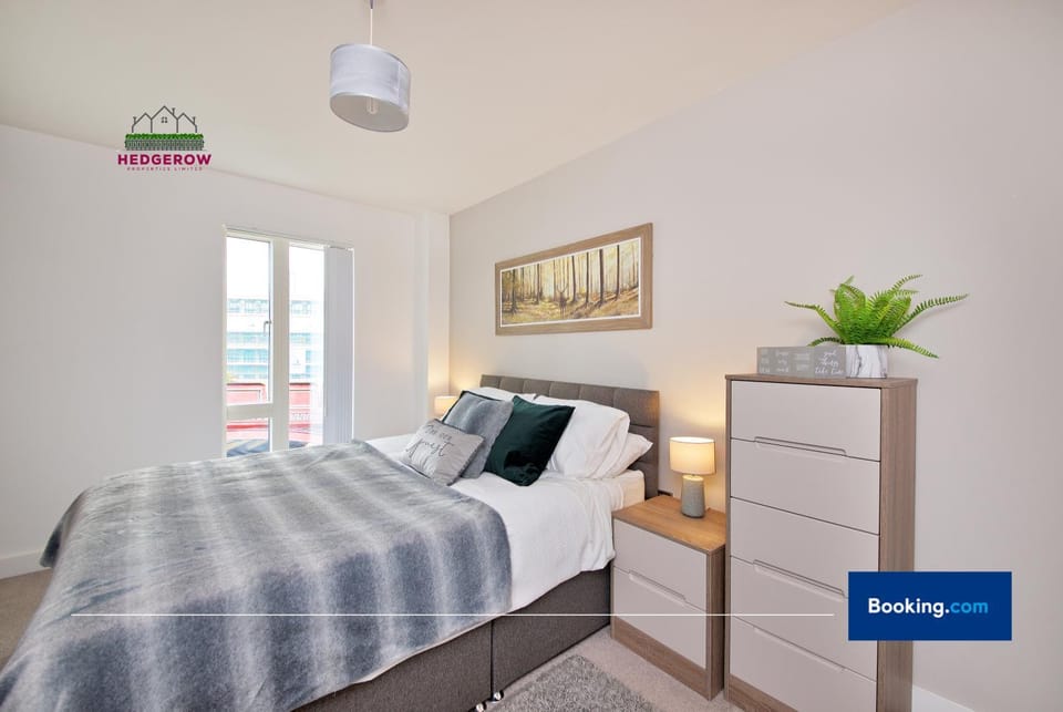 Last-Minute Offer l Exclusive Deal on 2-Bed, 2-Bath for 4! l Manchester City Loft by Hedgerow Apartment in Salford