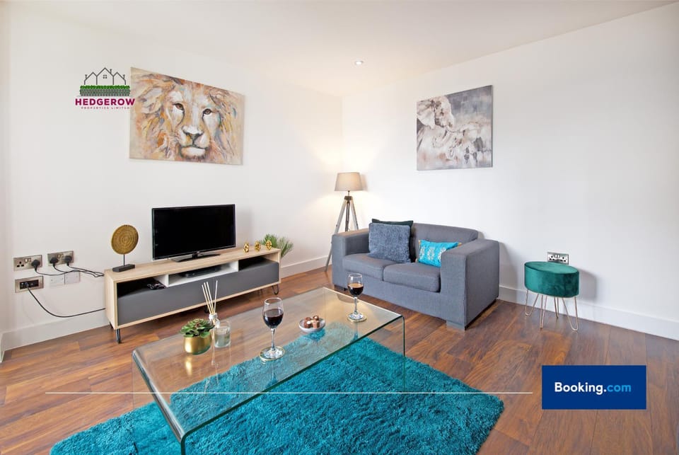 Last-Minute Offer l Exclusive Deal on 2-Bed, 2-Bath for 4! l Manchester City Loft by Hedgerow Apartment in Salford