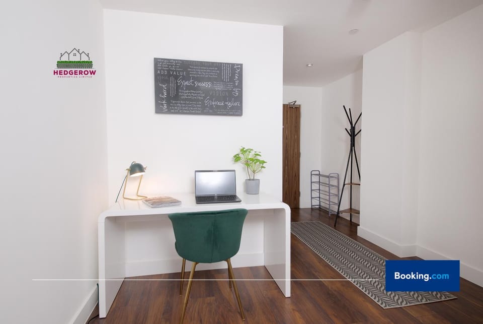 Last-Minute Offer l Exclusive Deal on 2-Bed, 2-Bath for 4! l Manchester City Loft by Hedgerow Apartment in Salford