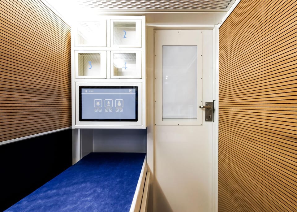 Resting Pods - Zzzleepandgo Wien Airport Capsule hotel in Vienna