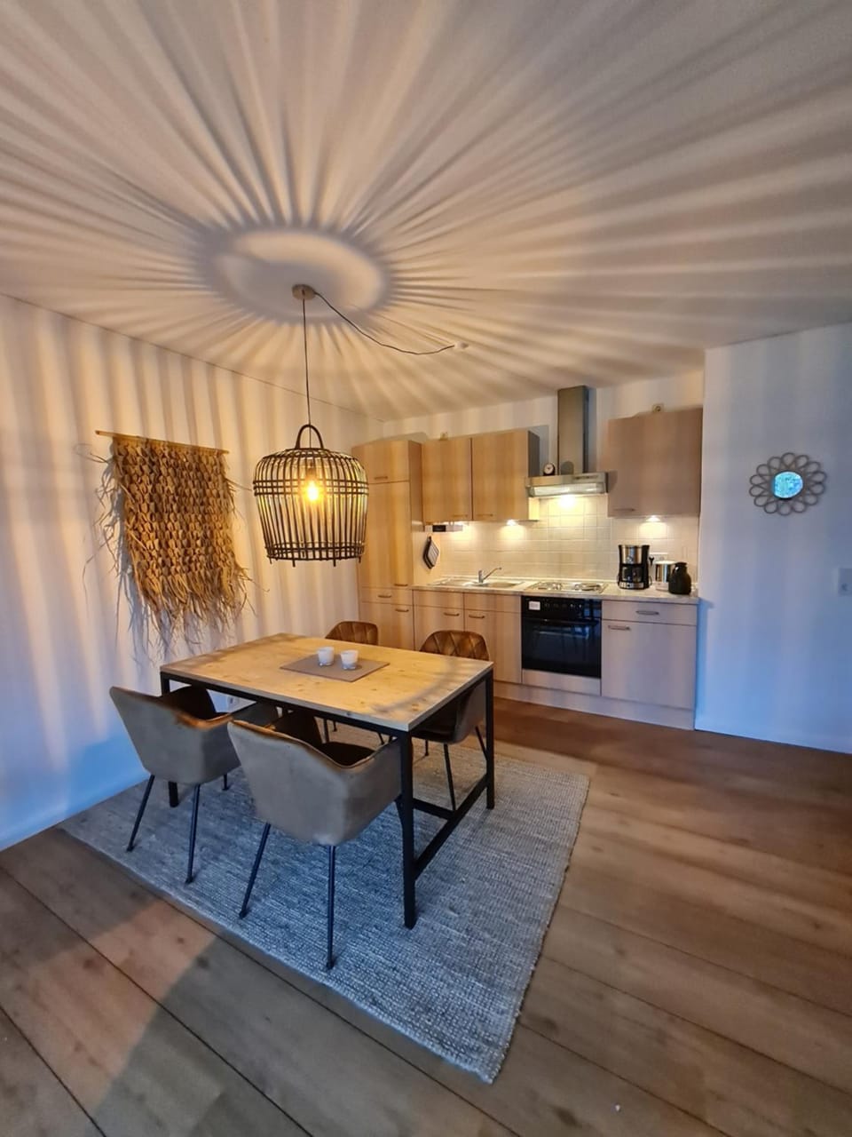 Kitchen or kitchenette, Seating area