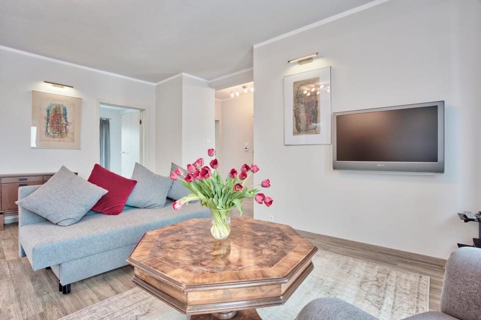 Communal lounge/ TV room, TV and multimedia, Living room, Seating area