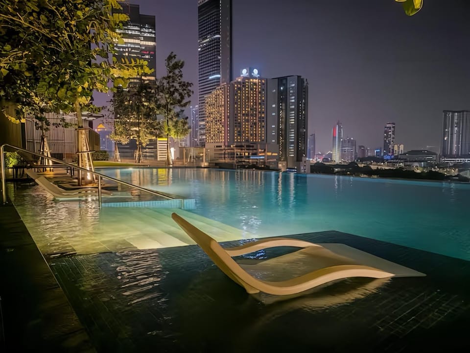 Property building, Night, City view, Pool view, Swimming pool, sunbed