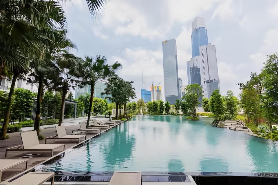 Property building, Nearby landmark, Garden, City view, Pool view, Swimming pool, sunbed