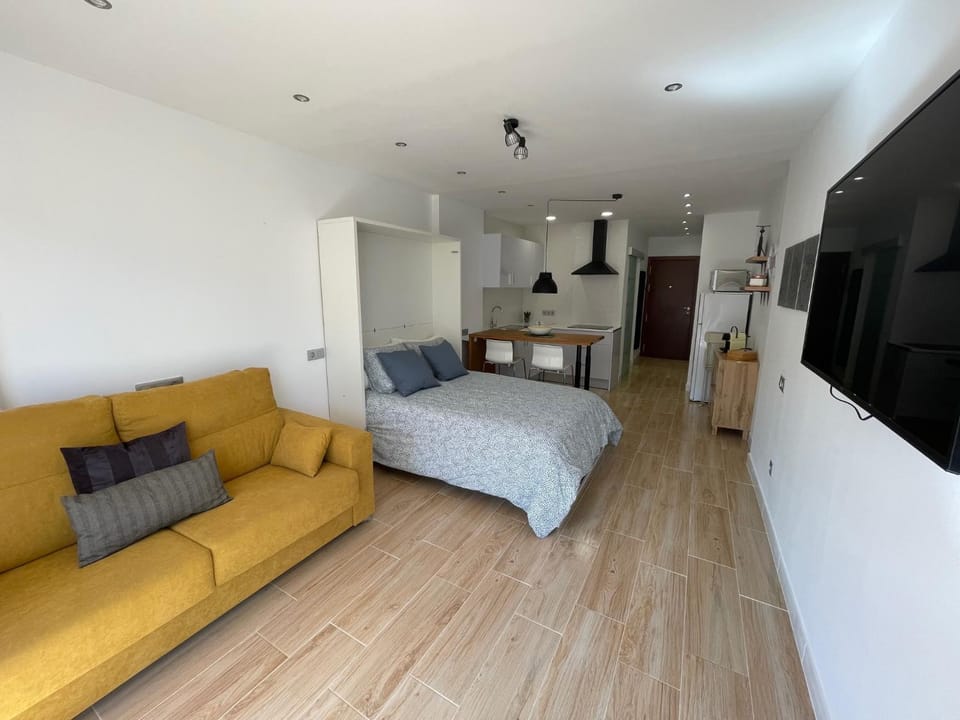 Bed, TV and multimedia, Living room, Photo of the whole room, kitchen