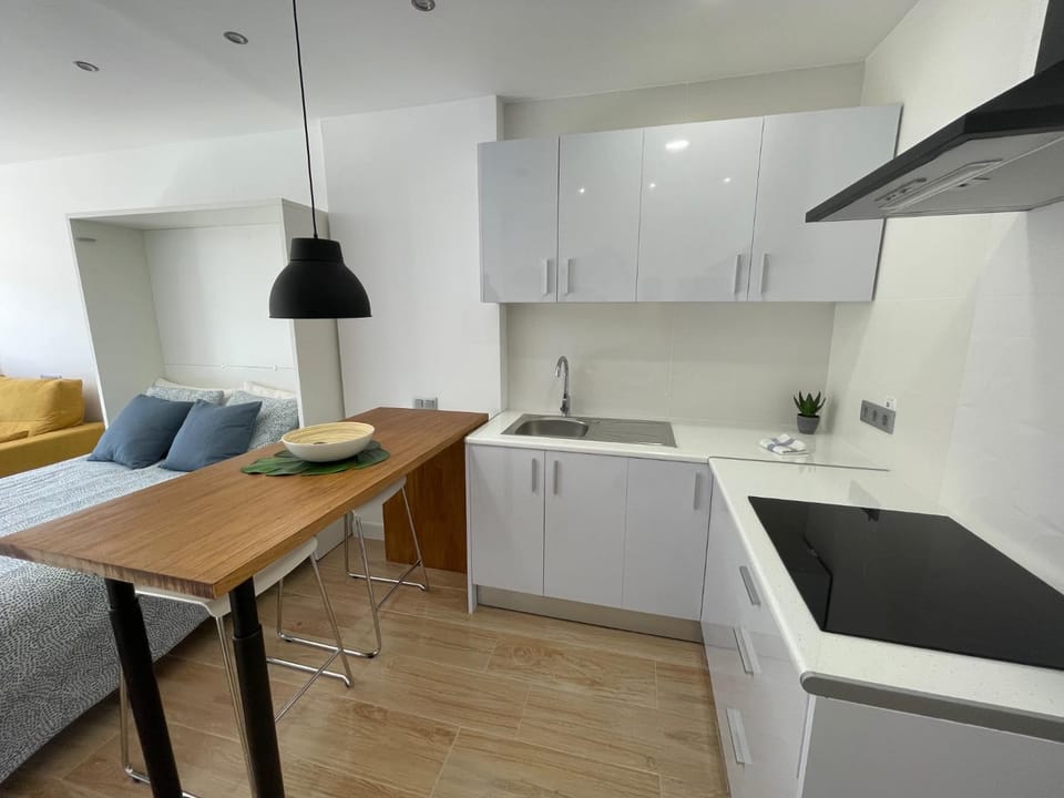 Bed, Dining area, kitchen